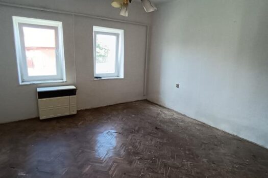 ELADÓ 2 SZOBÁS CSALÁDI HÁZ