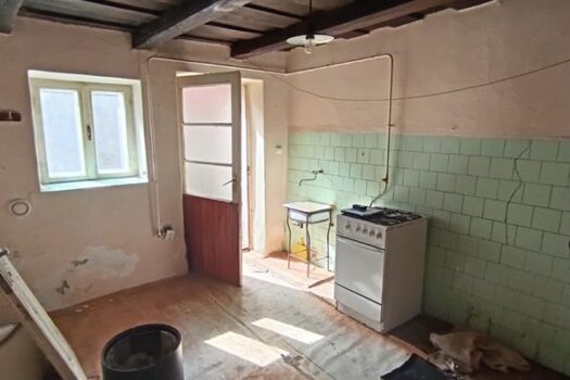 ELADÓ 2 SZOBÁS CSALÁDI HÁZ