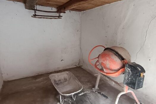 ELADÓ 2 SZOBÁS CSALÁDI HÁZ