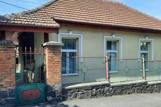 TÁLLYA KÖZPONTJÁBAN AZONNAL KÖLTÖZHETŐ CSALÁDI HÁZ