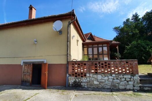 TÁLLYA KÖZPONTJÁBAN AZONNAL KÖLTÖZHETŐ CSALÁDI HÁZ