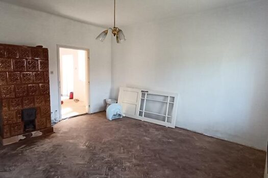 ELADÓ 2 SZOBÁS CSALÁDI HÁZ