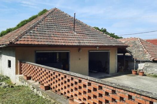 TÁLLYA KÖZPONTJÁBAN AZONNAL KÖLTÖZHETŐ CSALÁDI HÁZ