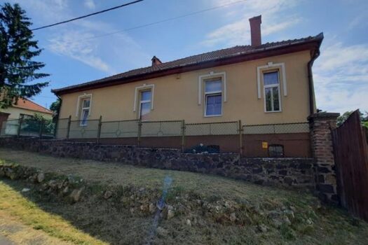 TÁLLYA KÖZPONTJÁBAN AZONNAL KÖLTÖZHETŐ CSALÁDI HÁZ