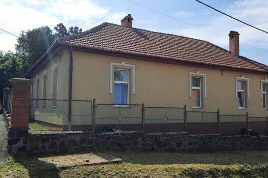 TÁLLYA KÖZPONTJÁBAN AZONNAL KÖLTÖZHETŐ CSALÁDI HÁZ