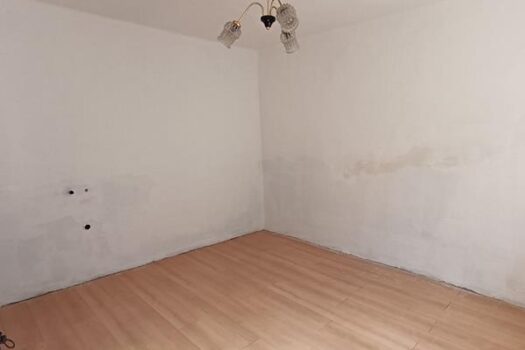 ELADÓ 2 SZOBÁS CSALÁDI HÁZ