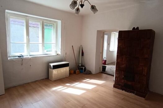 ELADÓ 2 SZOBÁS CSALÁDI HÁZ