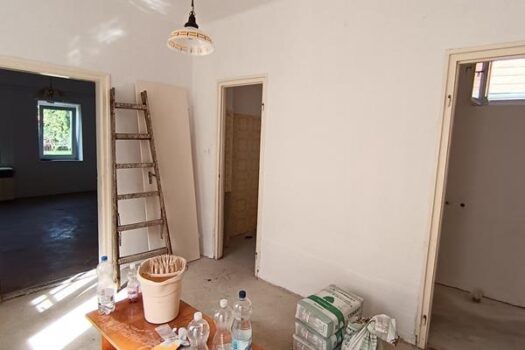 ELADÓ 2 SZOBÁS CSALÁDI HÁZ