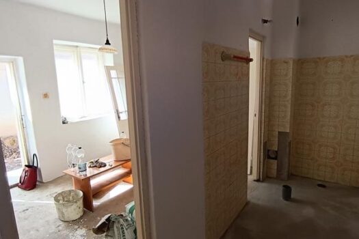 ELADÓ 2 SZOBÁS CSALÁDI HÁZ