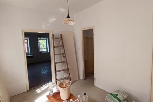 ELADÓ 2 SZOBÁS CSALÁDI HÁZ