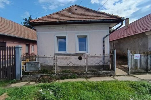 ELADÓ 2 SZOBÁS CSALÁDI HÁZ