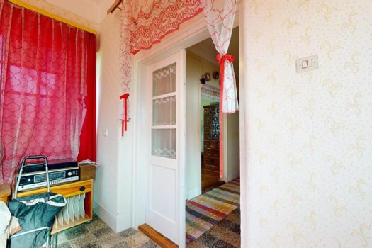 GÖNC LEGSZEBB HELYÉN KÁDÁR KOCKA JELLEGŰ