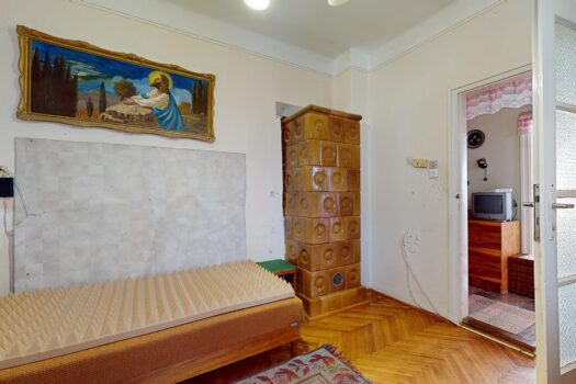 GÖNC LEGSZEBB HELYÉN KÁDÁR KOCKA JELLEGŰ