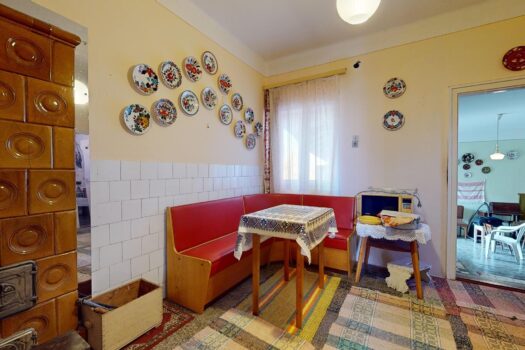 GÖNC LEGSZEBB HELYÉN KÁDÁR KOCKA JELLEGŰ