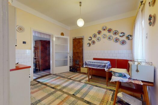 GÖNC LEGSZEBB HELYÉN KÁDÁR KOCKA JELLEGŰ