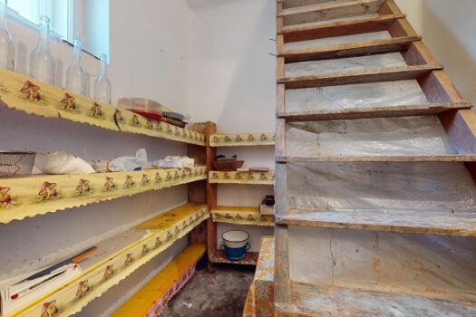 GÖNC LEGSZEBB HELYÉN KÁDÁR KOCKA JELLEGŰ