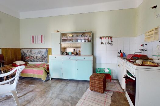 GÖNC LEGSZEBB HELYÉN KÁDÁR KOCKA JELLEGŰ