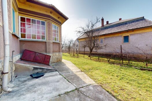 GÖNC LEGSZEBB HELYÉN KÁDÁR KOCKA JELLEGŰ