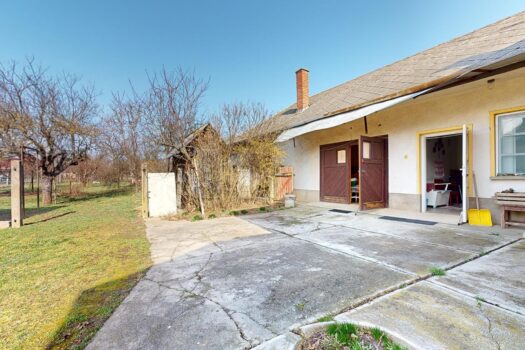 GÖNC LEGSZEBB HELYÉN KÁDÁR KOCKA JELLEGŰ