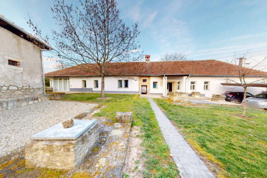 EKLEKTIKUS, EGYEDI, HATALMAS, EZT LÁTNI KELL