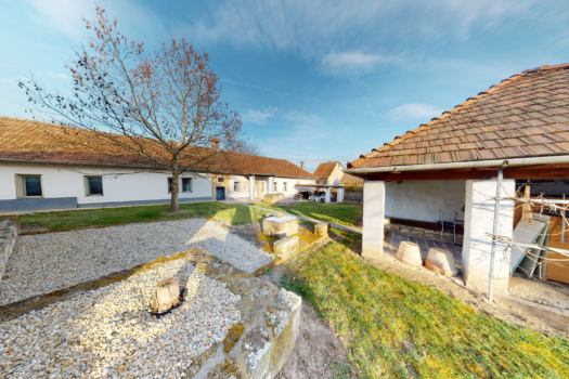 EKLEKTIKUS, EGYEDI, HATALMAS, EZT LÁTNI KELL