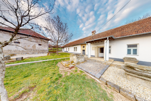 EKLEKTIKUS, EGYEDI, HATALMAS, EZT LÁTNI KELL