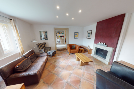 EKLEKTIKUS, EGYEDI, HATALMAS, EZT LÁTNI KELL