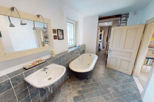 EKLEKTIKUS, EGYEDI, HATALMAS, EZT LÁTNI KELL