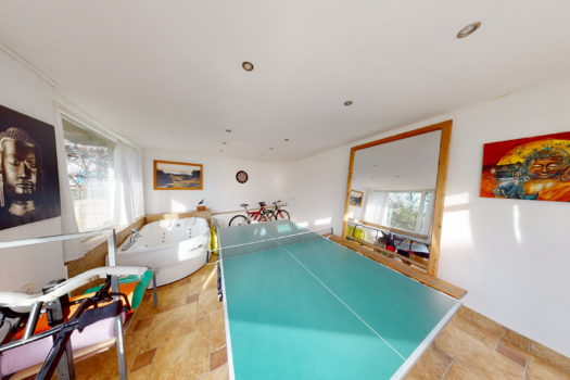 EKLEKTIKUS, EGYEDI, HATALMAS, EZT LÁTNI KELL