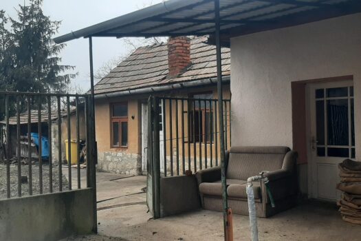 Eladó tágas, bájos családi ház Monok fő utcáján!