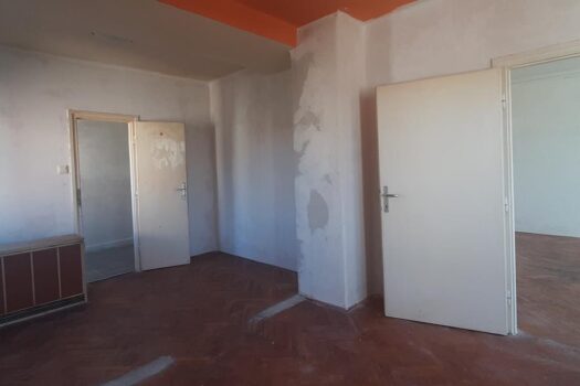 Felújítás alatt álló 62 m²-es, 3. emeleti bérházi lakás Szerencs belvárosában!