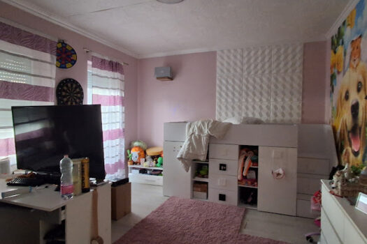 Eladó többfunkciós ingatlan Szerencs belvárosában – üzlettel, konditeremmel, nagy telekkel