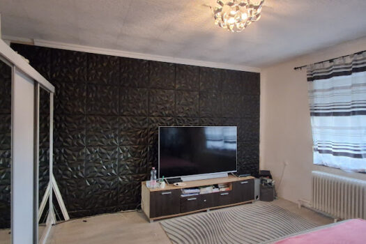 Eladó többfunkciós ingatlan Szerencs belvárosában – üzlettel, konditeremmel, nagy telekkel