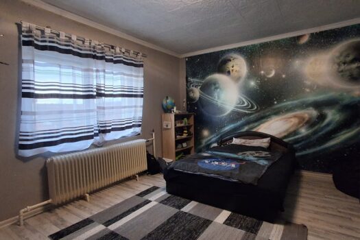 Eladó többfunkciós ingatlan Szerencs belvárosában – üzlettel, konditeremmel, nagy telekkel