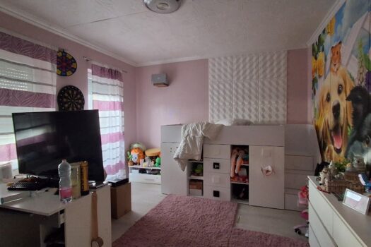 Eladó többfunkciós ingatlan Szerencs belvárosában – üzlettel, konditeremmel, nagy telekkel