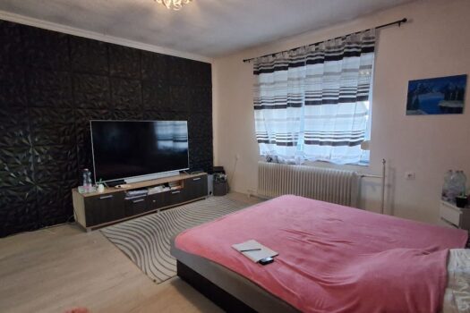 Eladó többfunkciós ingatlan Szerencs belvárosában – üzlettel, konditeremmel, nagy telekkel