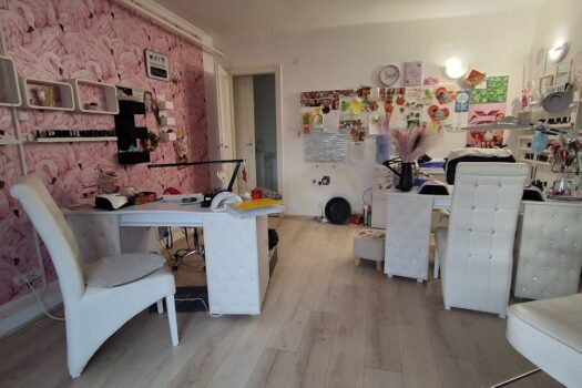 Eladó többfunkciós ingatlan Szerencs belvárosában – üzlettel, konditeremmel, nagy telekkel