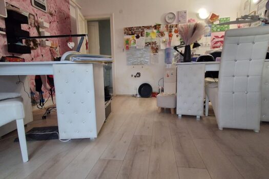 Eladó többfunkciós ingatlan Szerencs belvárosában – üzlettel, konditeremmel, nagy telekkel