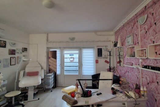 Eladó többfunkciós ingatlan Szerencs belvárosában – üzlettel, konditeremmel, nagy telekkel