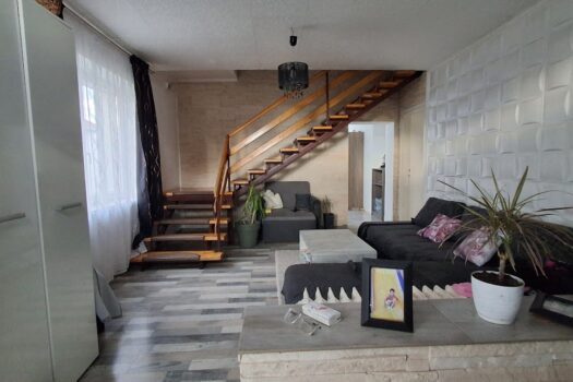 Eladó többfunkciós ingatlan Szerencs belvárosában – üzlettel, konditeremmel, nagy telekkel