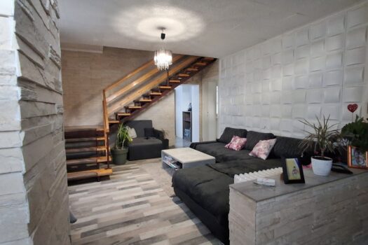 Eladó többfunkciós ingatlan Szerencs belvárosában – üzlettel, konditeremmel, nagy telekkel