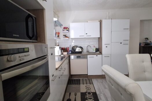 Eladó többfunkciós ingatlan Szerencs belvárosában – üzlettel, konditeremmel, nagy telekkel