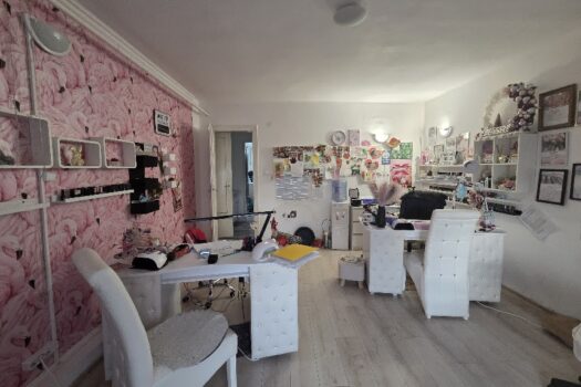 Eladó többfunkciós ingatlan Szerencs belvárosában – üzlettel, konditeremmel, nagy telekkel