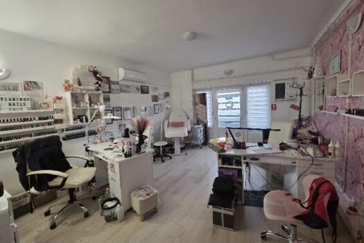 Eladó többfunkciós ingatlan Szerencs belvárosában – üzlettel, konditeremmel, nagy telekkel