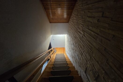 Eladó többfunkciós ingatlan Szerencs belvárosában – üzlettel, konditeremmel, nagy telekkel