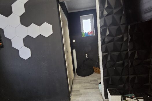 Eladó többfunkciós ingatlan Szerencs belvárosában – üzlettel, konditeremmel, nagy telekkel