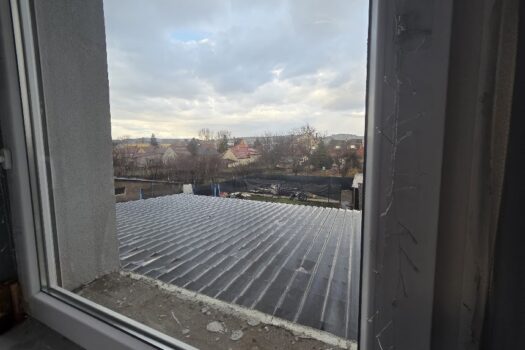 Eladó többfunkciós ingatlan Szerencs belvárosában – üzlettel, konditeremmel, nagy telekkel