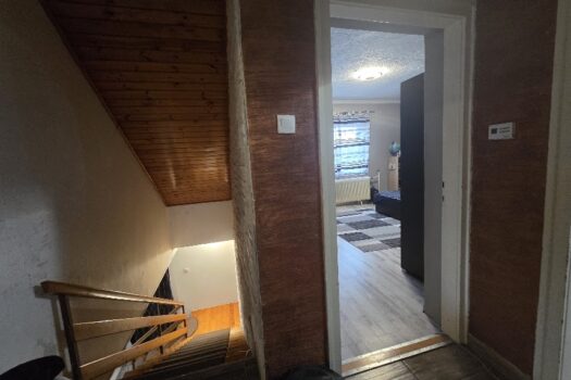 Eladó többfunkciós ingatlan Szerencs belvárosában – üzlettel, konditeremmel, nagy telekkel