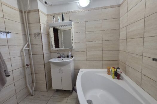 Eladó többfunkciós ingatlan Szerencs belvárosában – üzlettel, konditeremmel, nagy telekkel