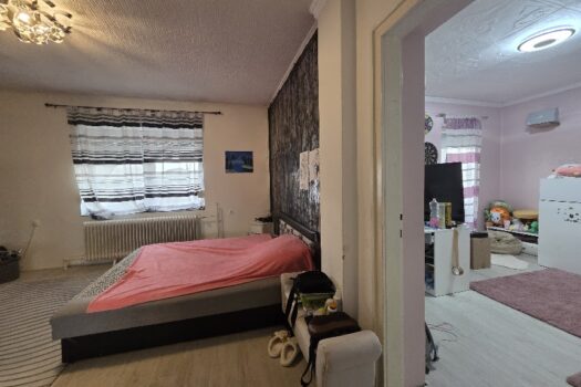 Eladó többfunkciós ingatlan Szerencs belvárosában – üzlettel, konditeremmel, nagy telekkel